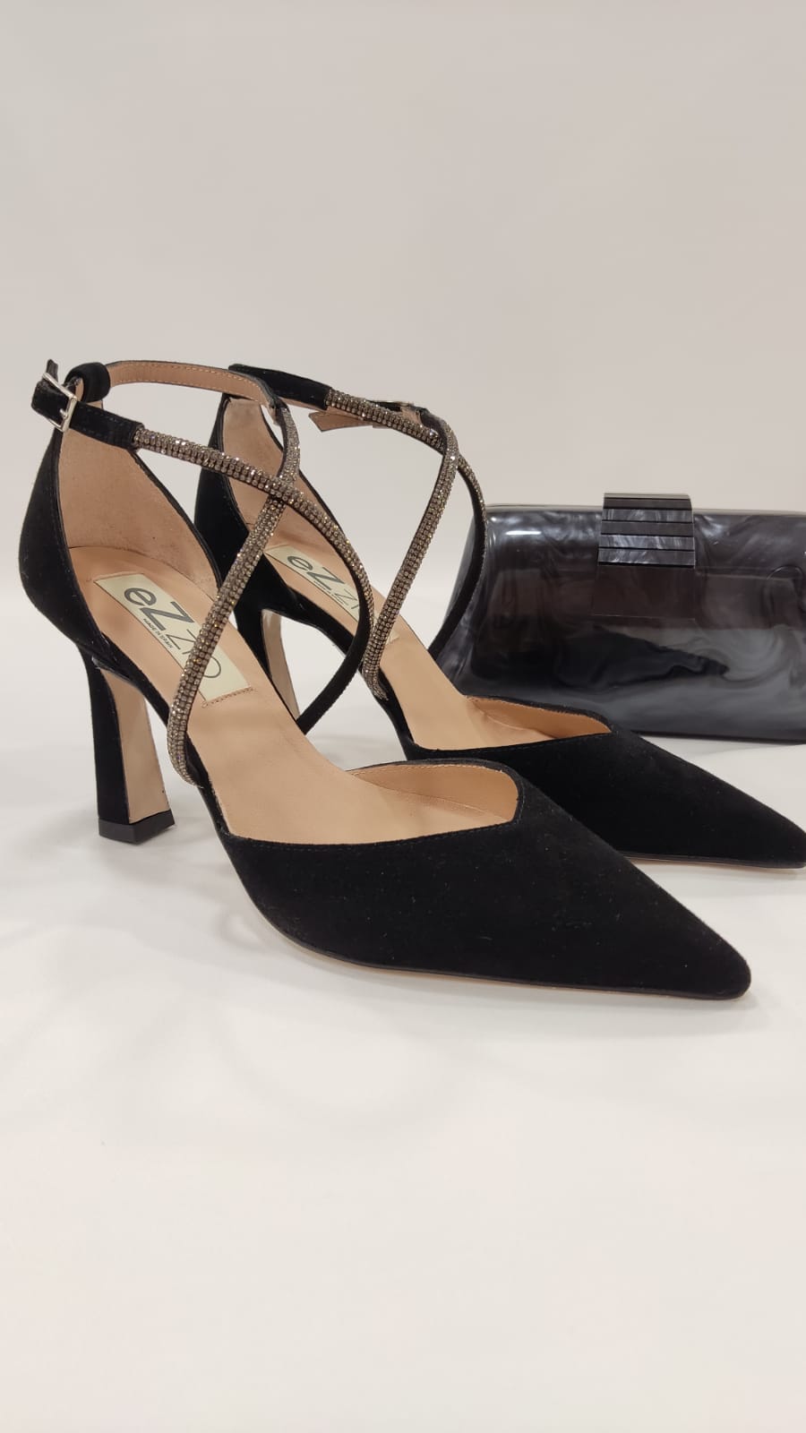 ginebra-ezzio-tacones-laura-negro-swarovsky-1