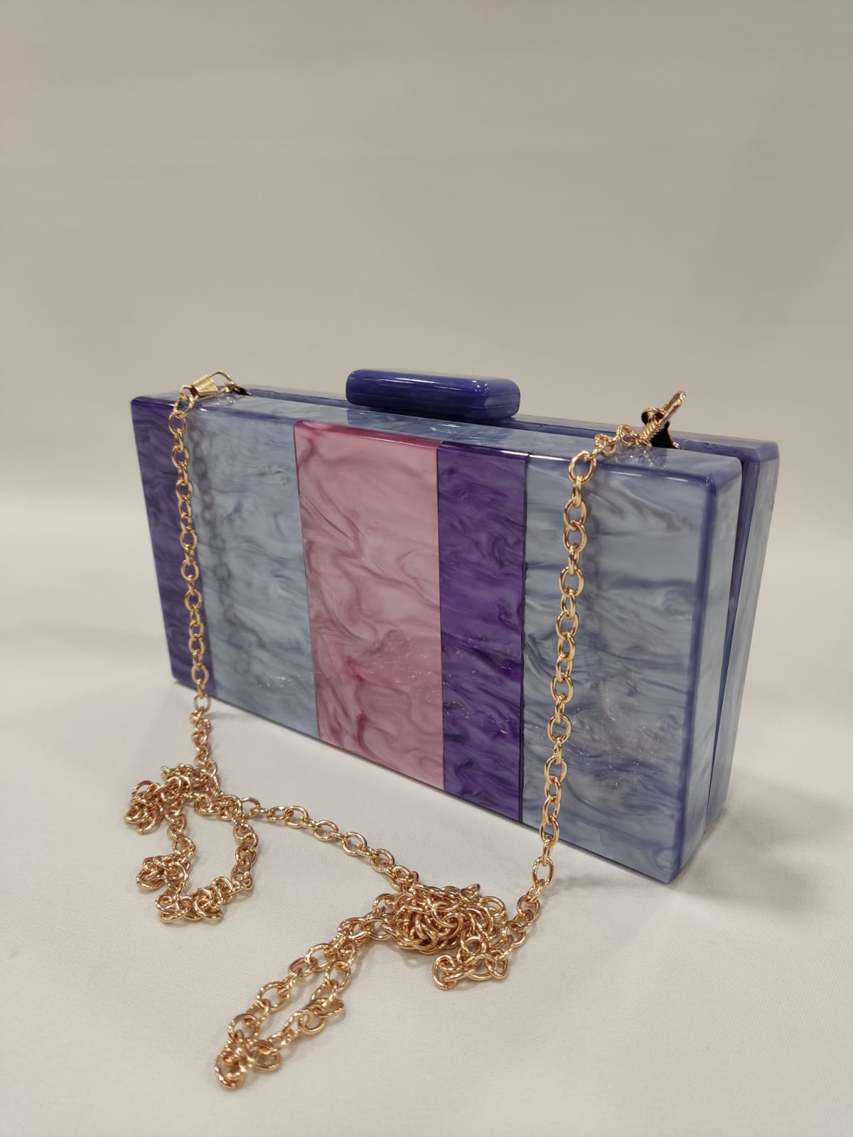 Cartera-mano-clutch-resina-malva-rayas-lila-morado-rosa-mod-10-330-2