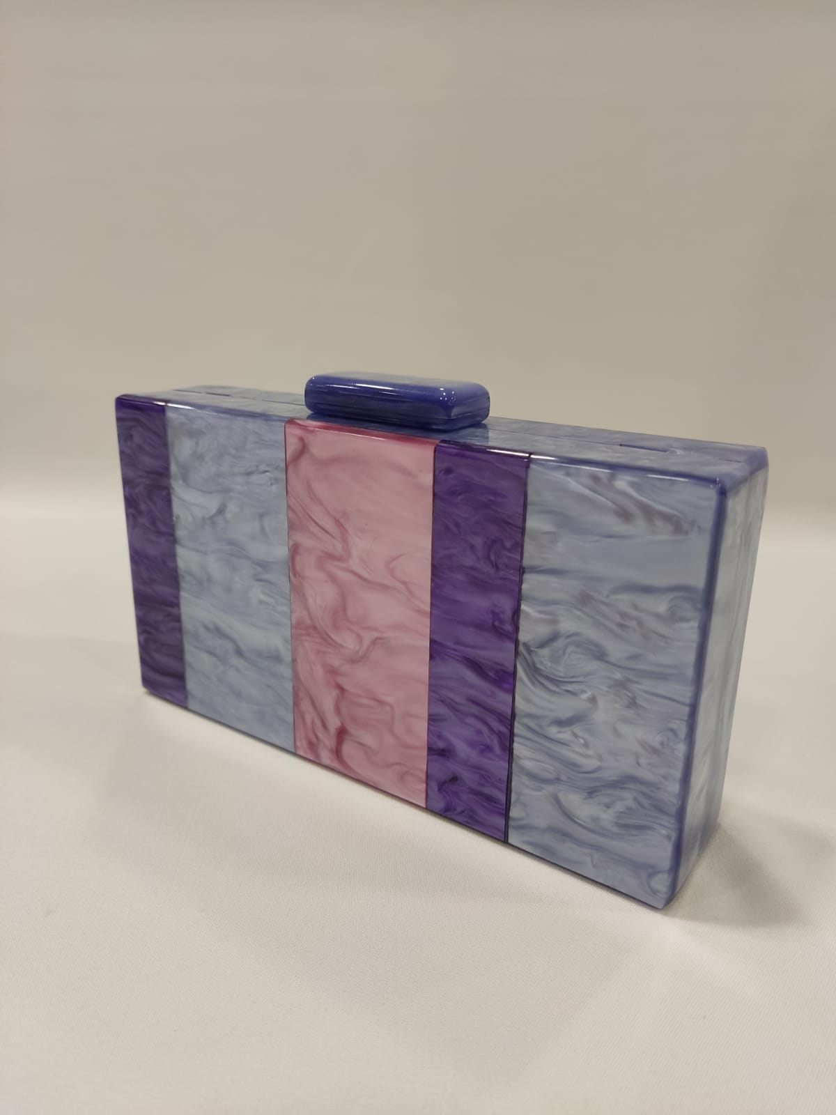 Cartera-mano-clutch-resina-malva-rayas-lila-morado-rosa-mod-10-330-3