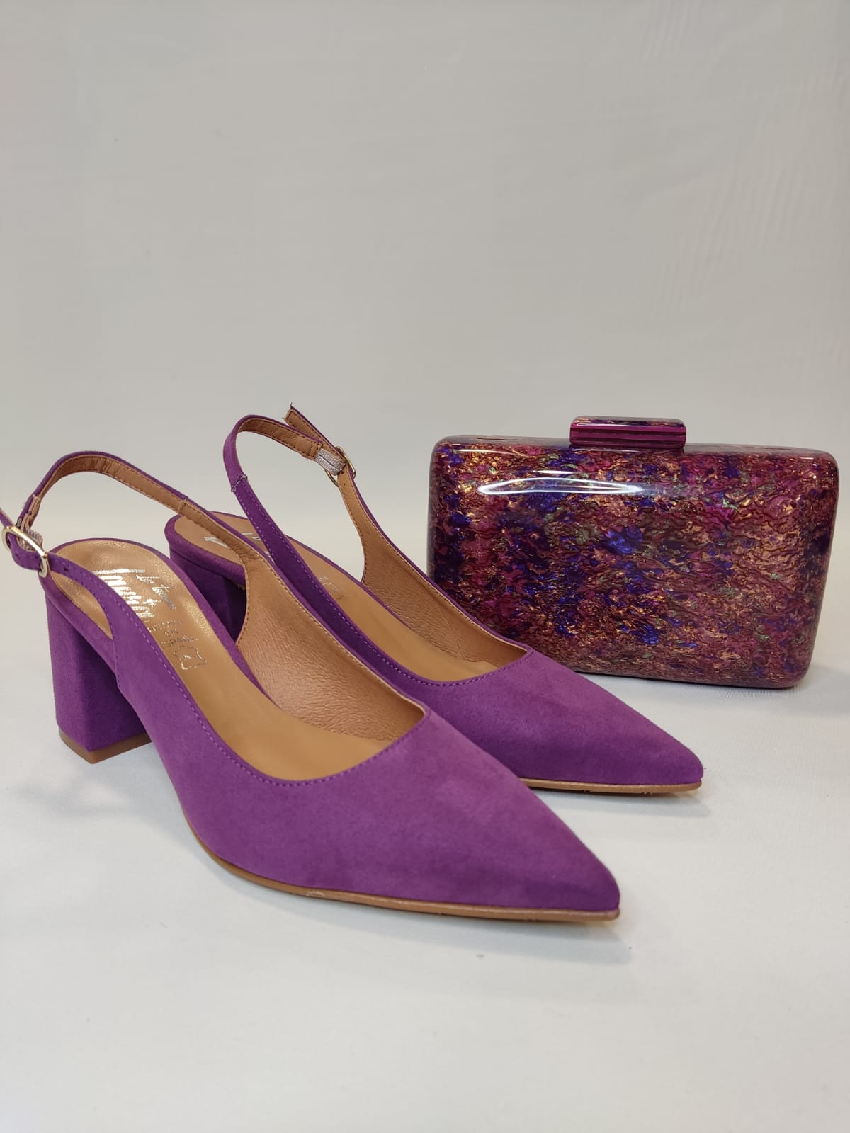 axel-destalonado-salon-tacon-ancho-tacones-laura-morado