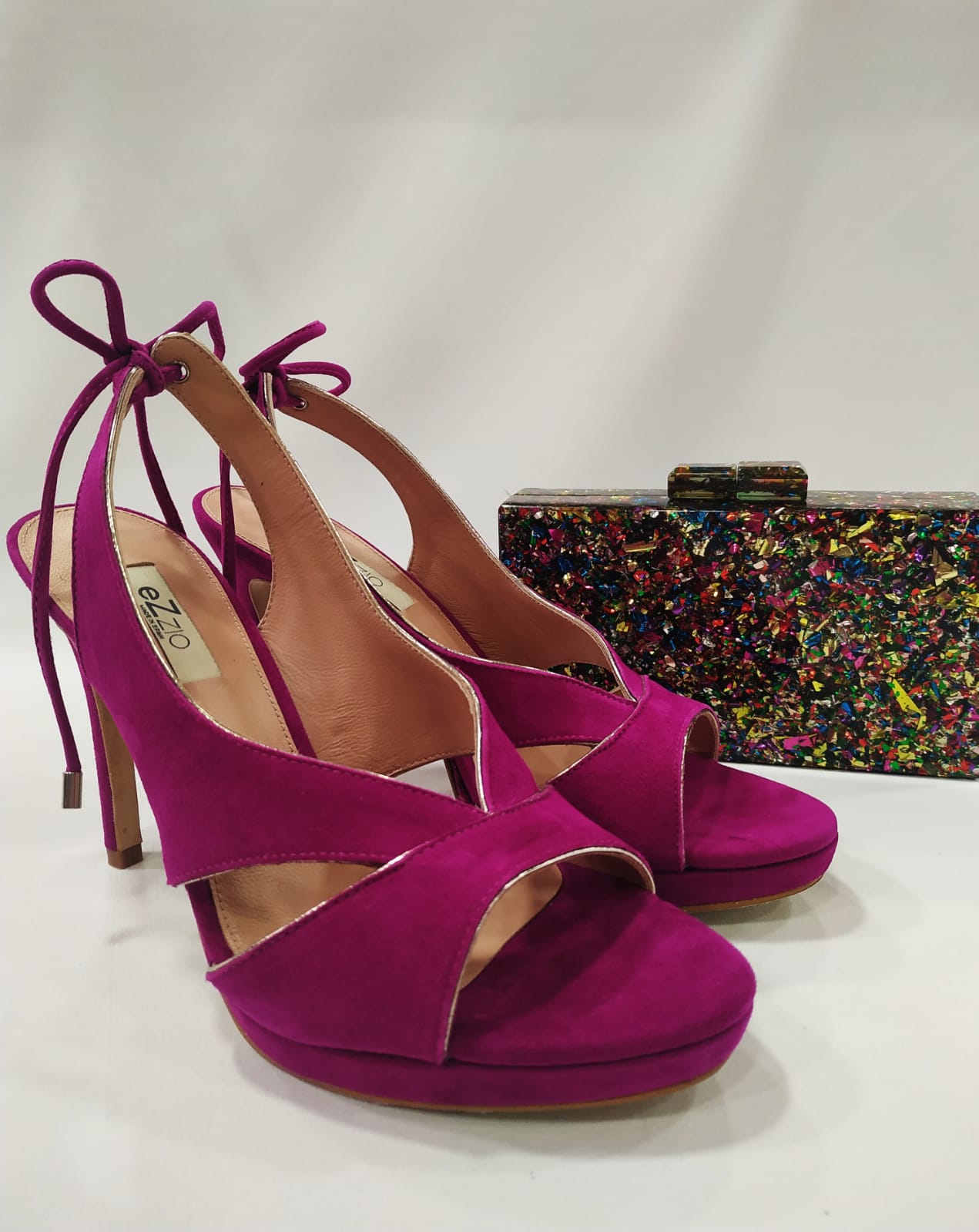 cartera-clutch-nacar-multicolor-brilli-sandalia-hamal-tacones-laura-2
