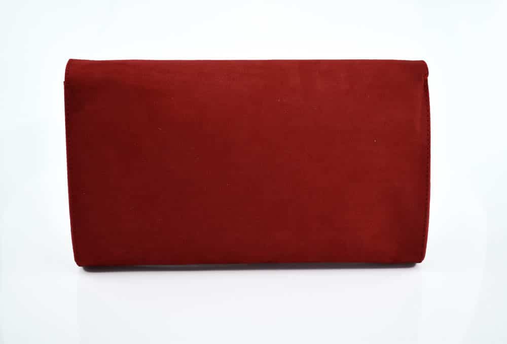 cartera-roja-sobre-daniela-1