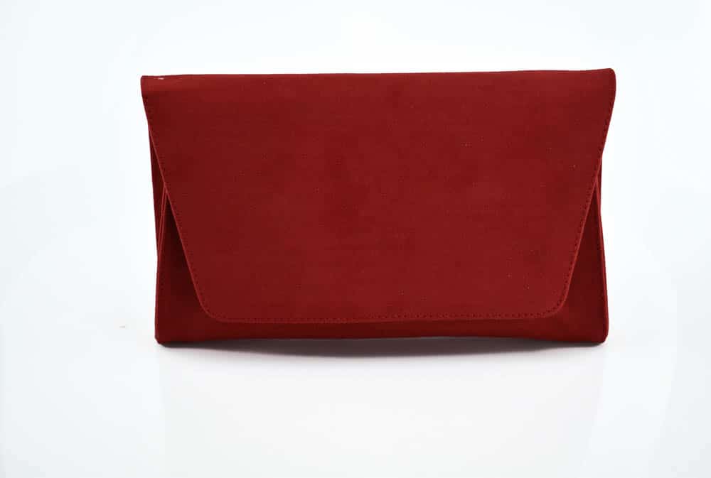 cartera-roja-sobre-daniela-2