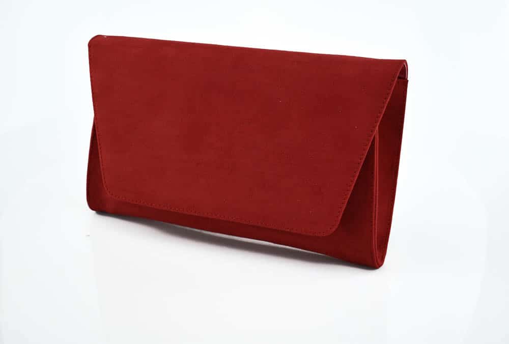 cartera-roja-sobre-daniela-3