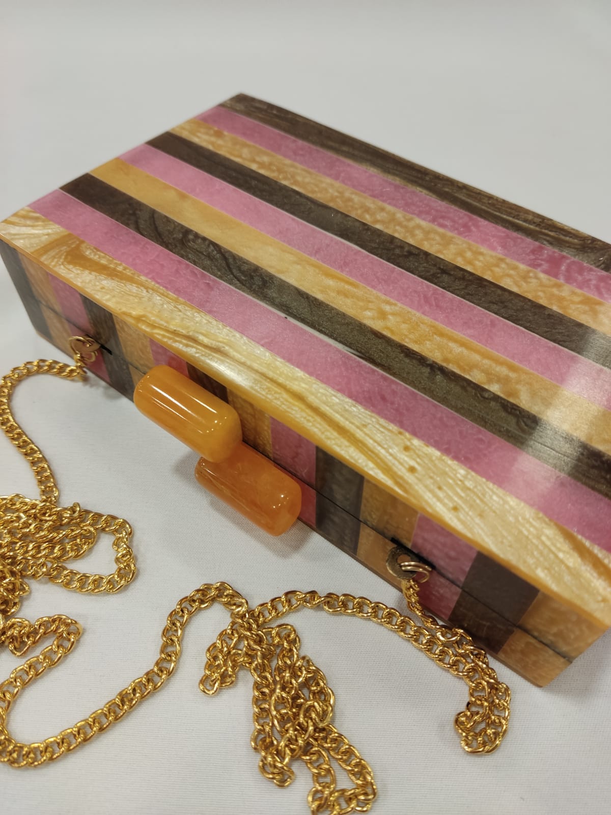 clutch-cartera-mano-tacones-laura-rayas-marron-rosa-beige-mod-10-346-1