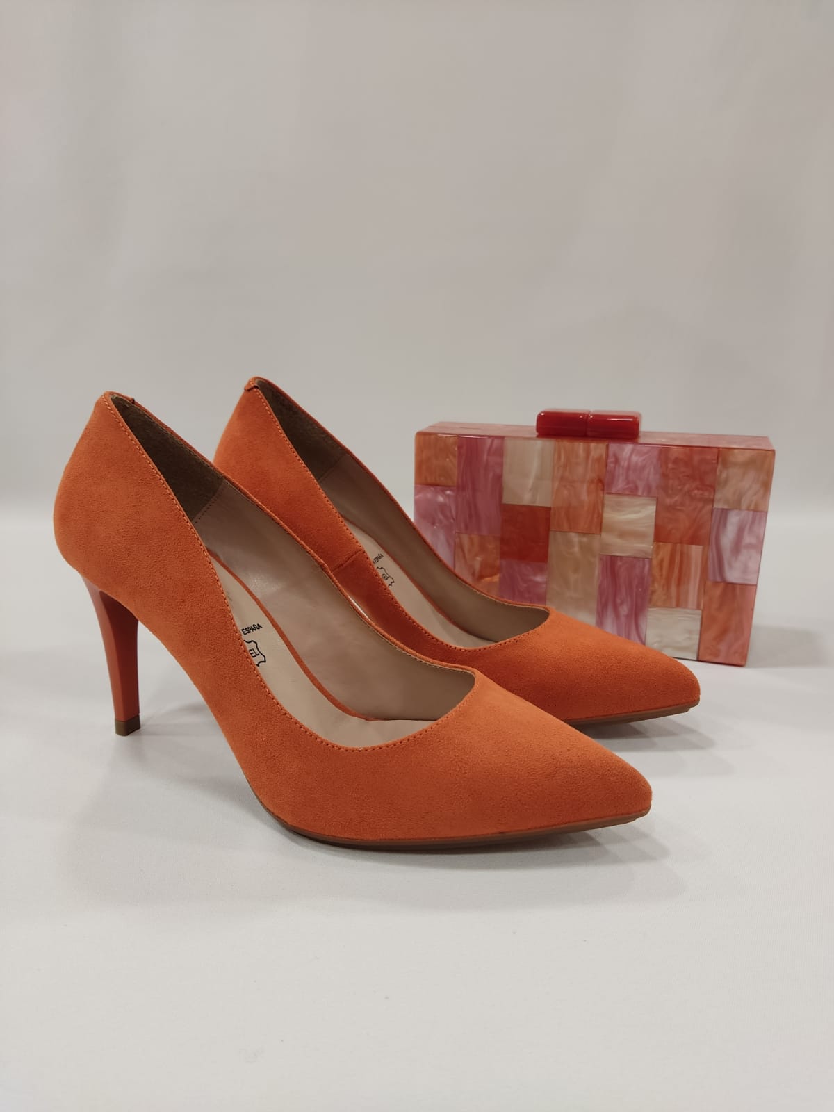 georgia-tacones-laura-negro-naranja-mostaza-2