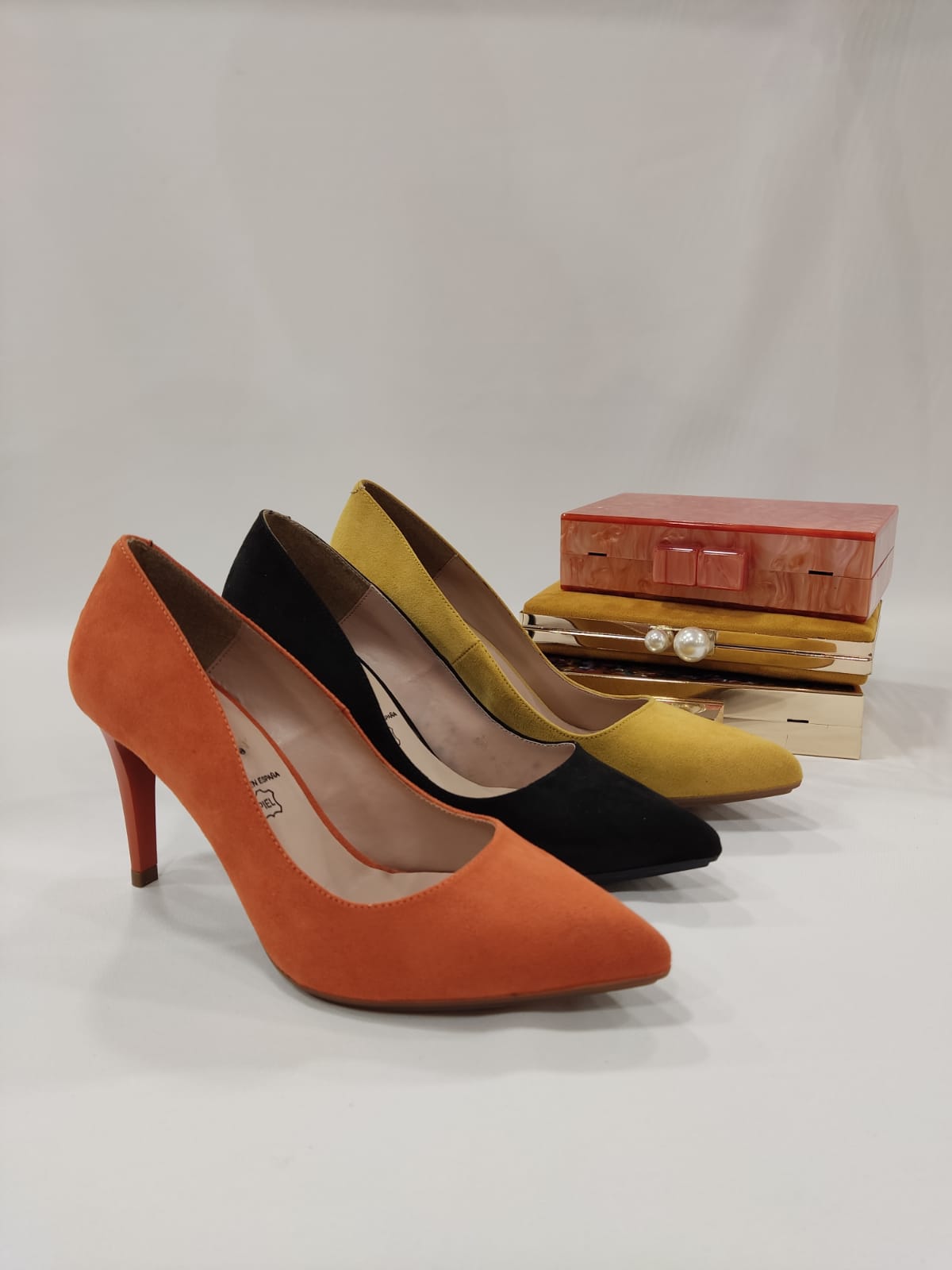 georgia-tacones-laura-negro-naranja-mostaza-4