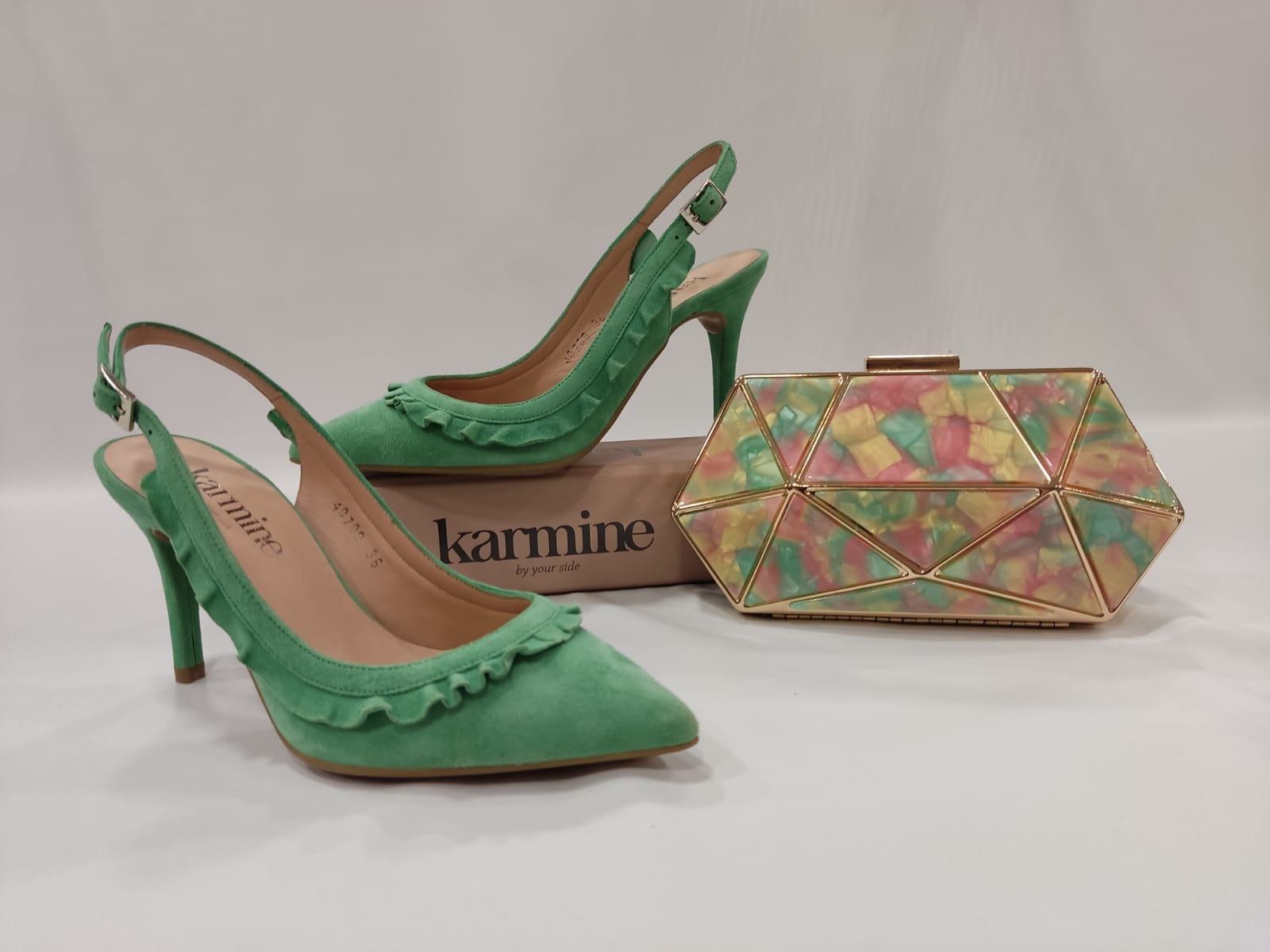 hanna-karmine-verde-tacones-laura