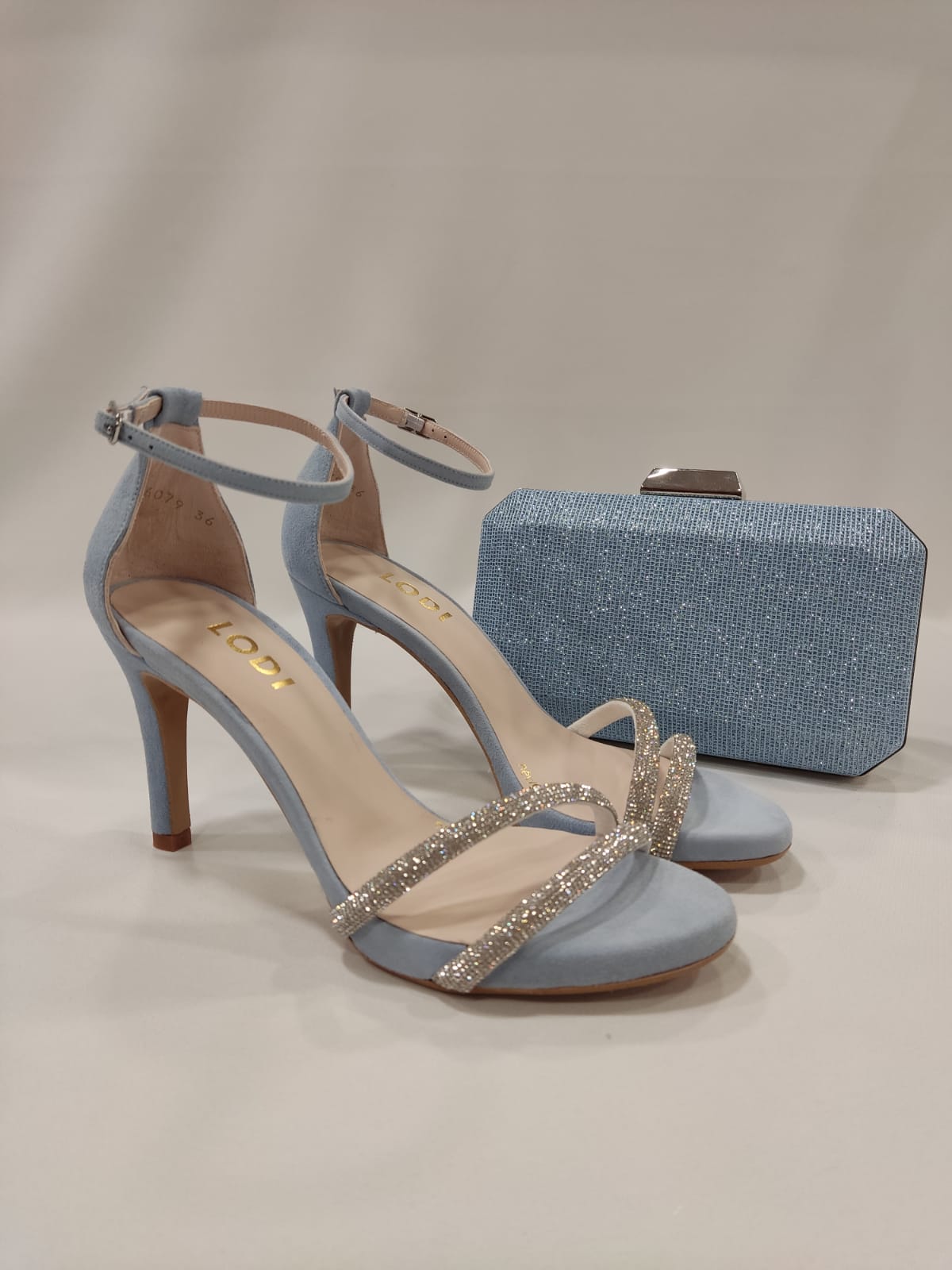 intisa-lodi-azul-celeste-cielo-tacones-laura-cristales-tiras-1