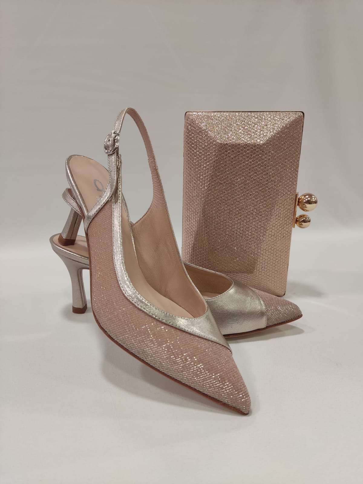 luna-dibia-tacones-laura-salon-destalonado-piel-oro-dorado-dorada-rejilla-tul-fantasia