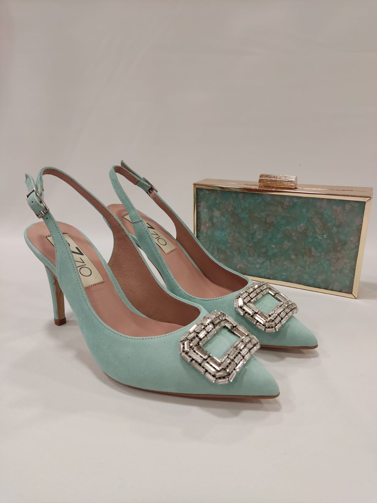 salon-destalonado-stiletto-aramis-ezzio-tacones-laura-rectangulo-cristal-cristales-rosa-nude-verde-agua-4