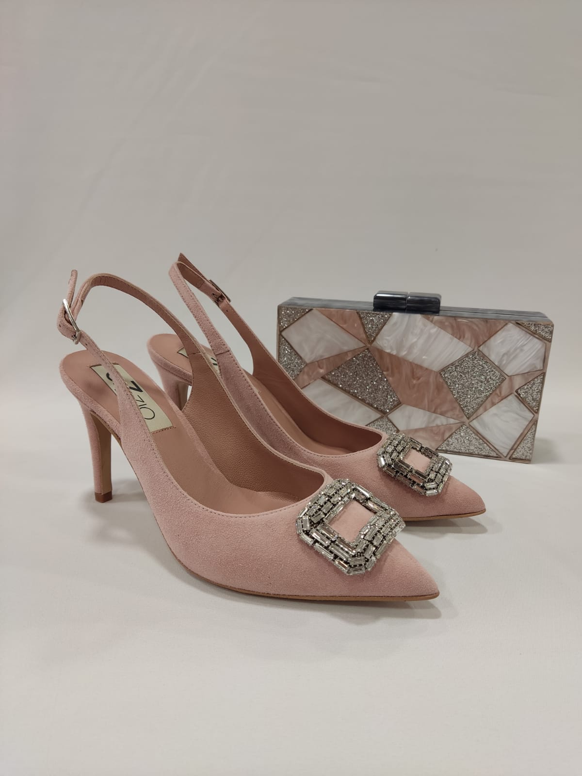 salon-destalonado-stiletto-aramis-ezzio-tacones-laura-rectangulo-cristal-cristales-rosa-nude-verde-agua-6