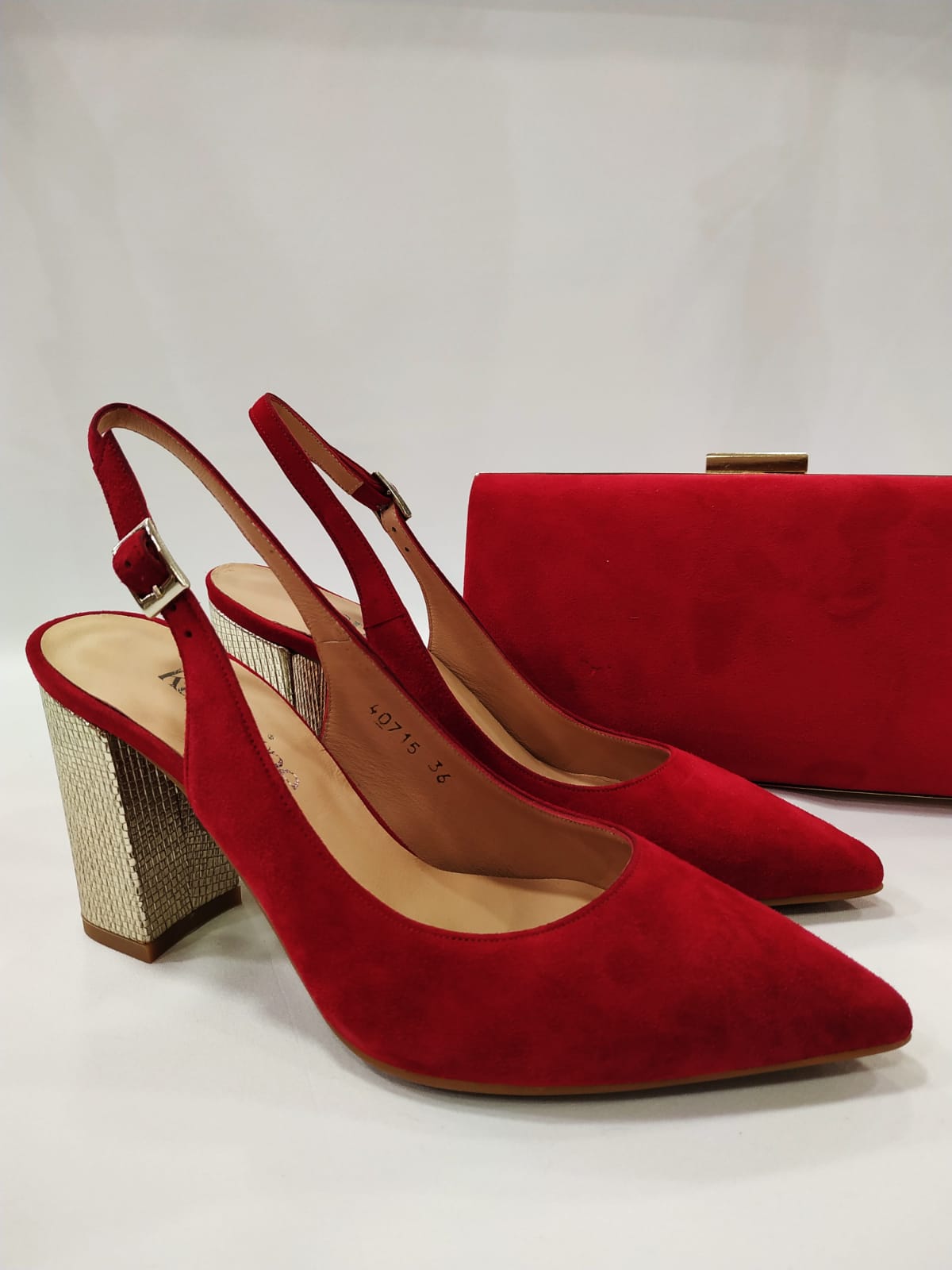 tacon-ancho-dorado-claudia-larmine-lostaconesdelaura-rojo
