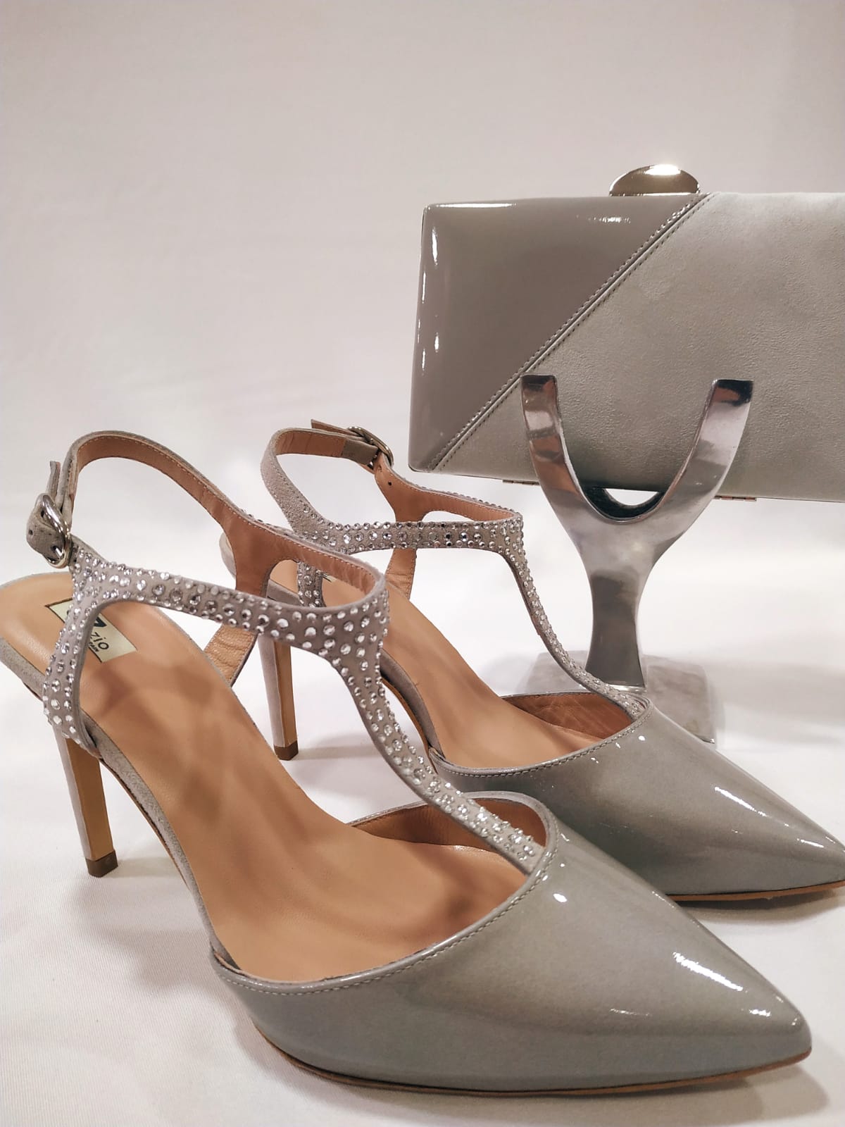 tacon-ezzio-luz-brillantes-charol-gris