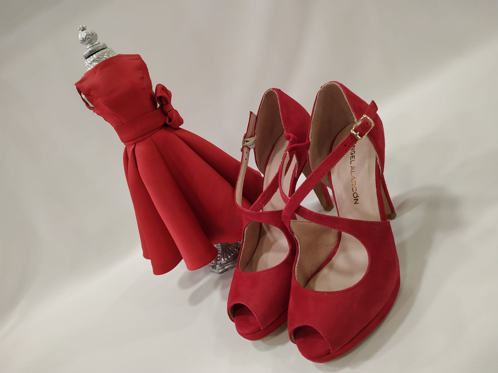 tacon-fama-angel-alarcon-tiras-peeptoe-rojo.