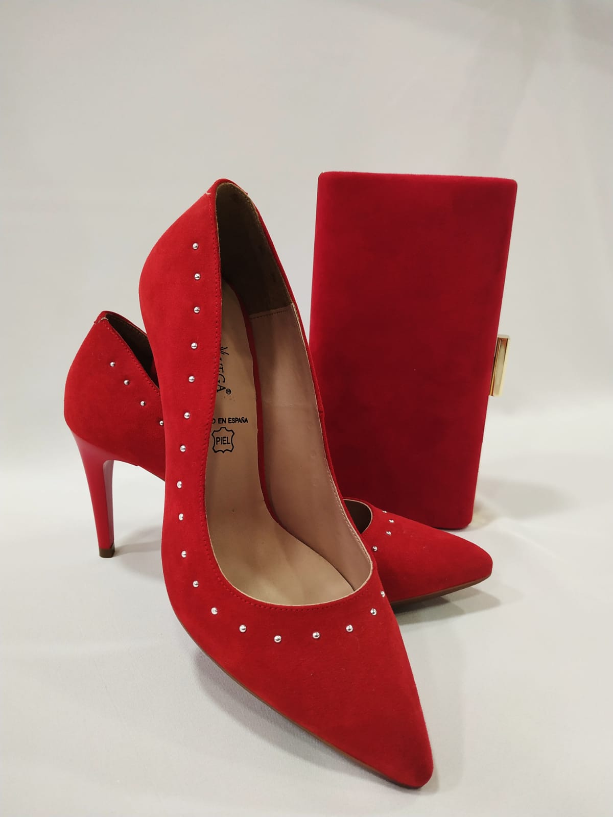 tacon-nidia-tachuelas-daniela-vega-lostaconesdelaura-rojo-1