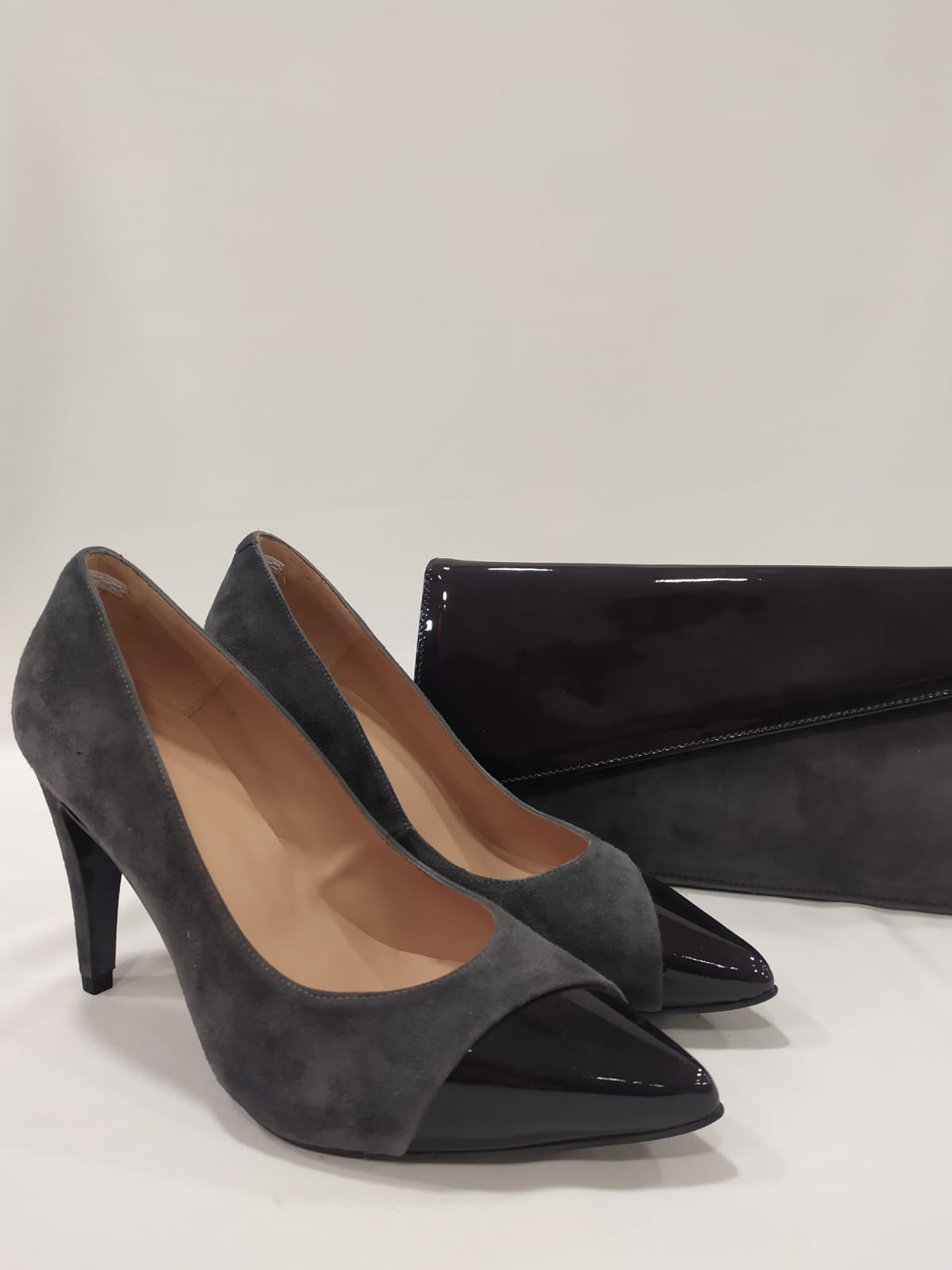 tacon-salon-kayla-ezzio-tacones-laura-charol-gris