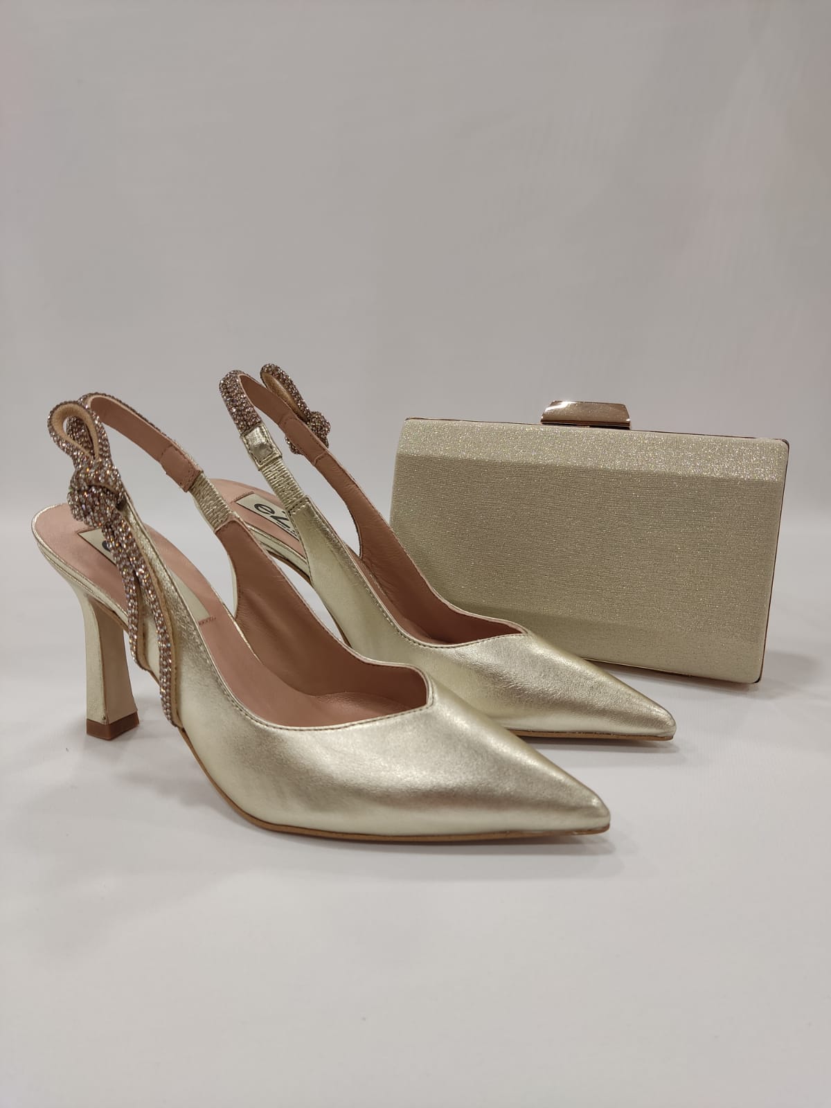 tacones-laura-akron-ezzio-verde-agua-aguamarina-celeste-azul-dorado-oro-nudo-cristales-swarovsky-6