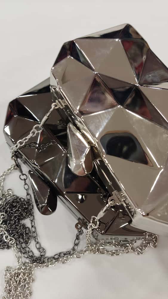 cartera-mano-clutch-relieve-tacones-laura-mod-19-150-1
