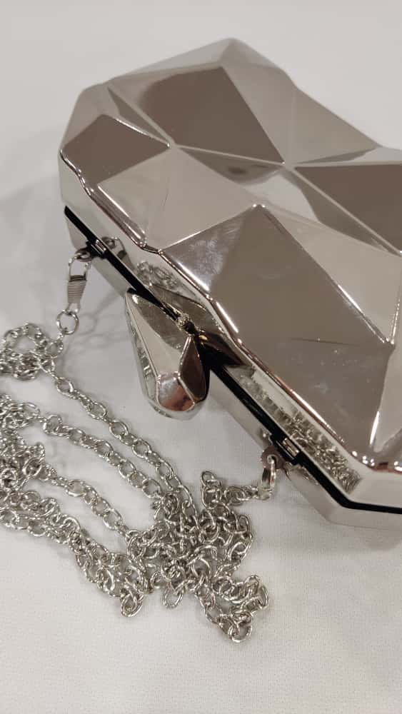 cartera-mano-clutch-relieve-tacones-laura-mod-19-150-4