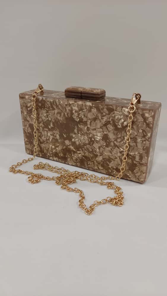 cartera-mano-clutch-anacarado-tacones-laura-anacarada-dorada-beige-mod-10-425-3
