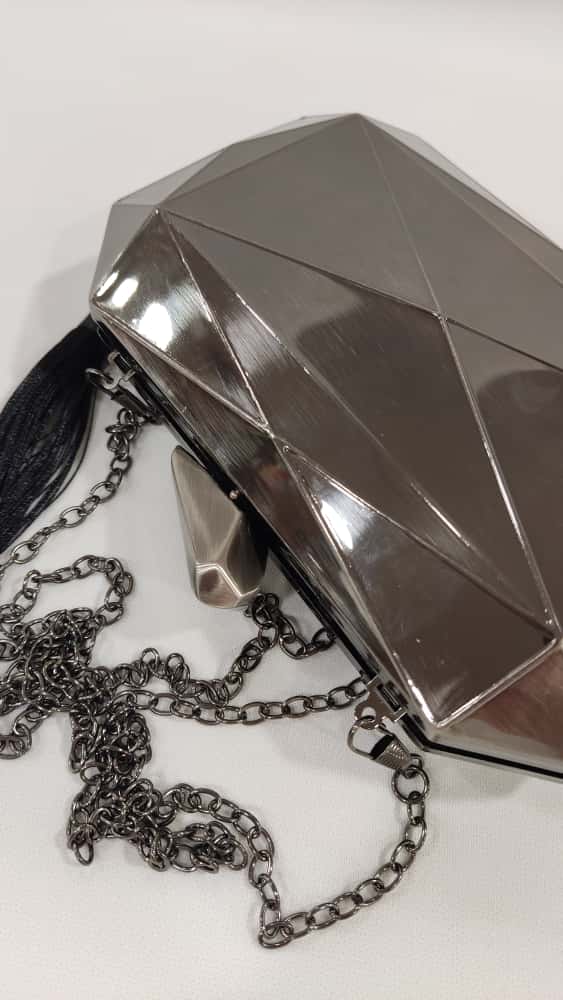 cartera-mano-clutch-metalizado-tacones-larua-relieves-pompon-mod19-162-10