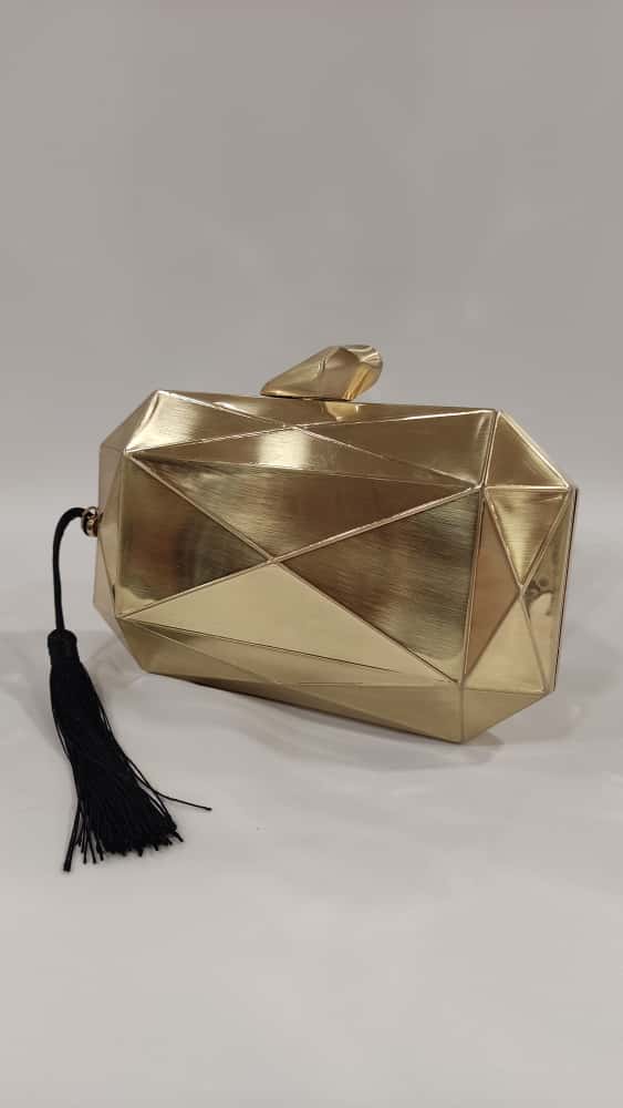 cartera-mano-clutch-metalizado-tacones-larua-relieves-pompon-mod19-162-5