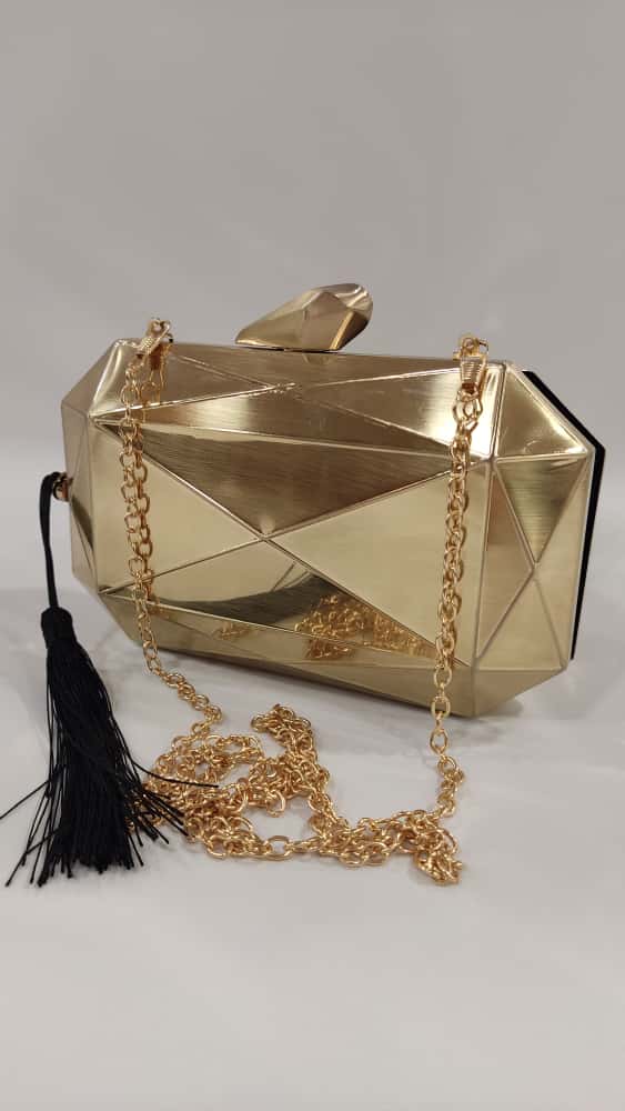 cartera-mano-clutch-metalizado-tacones-larua-relieves-pompon-mod19-162-6