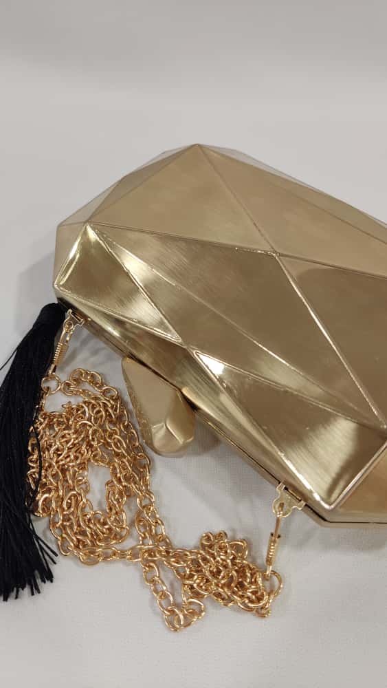 cartera-mano-clutch-metalizado-tacones-larua-relieves-pompon-mod19-162-7
