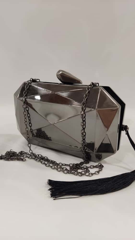 cartera-mano-clutch-metalizado-tacones-larua-relieves-pompon-mod19-162-9