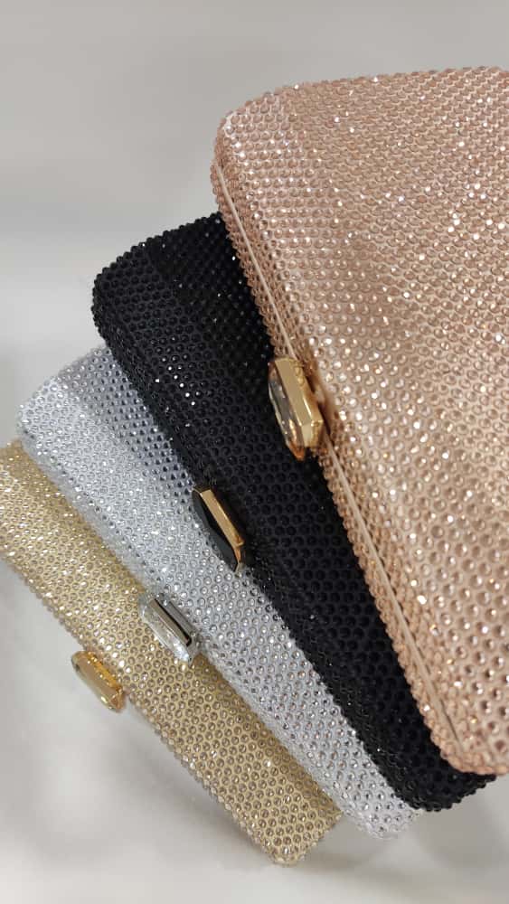 artera-mano-clutch-tacones-laura-piedrecitas-brillantes-mod15-35-2