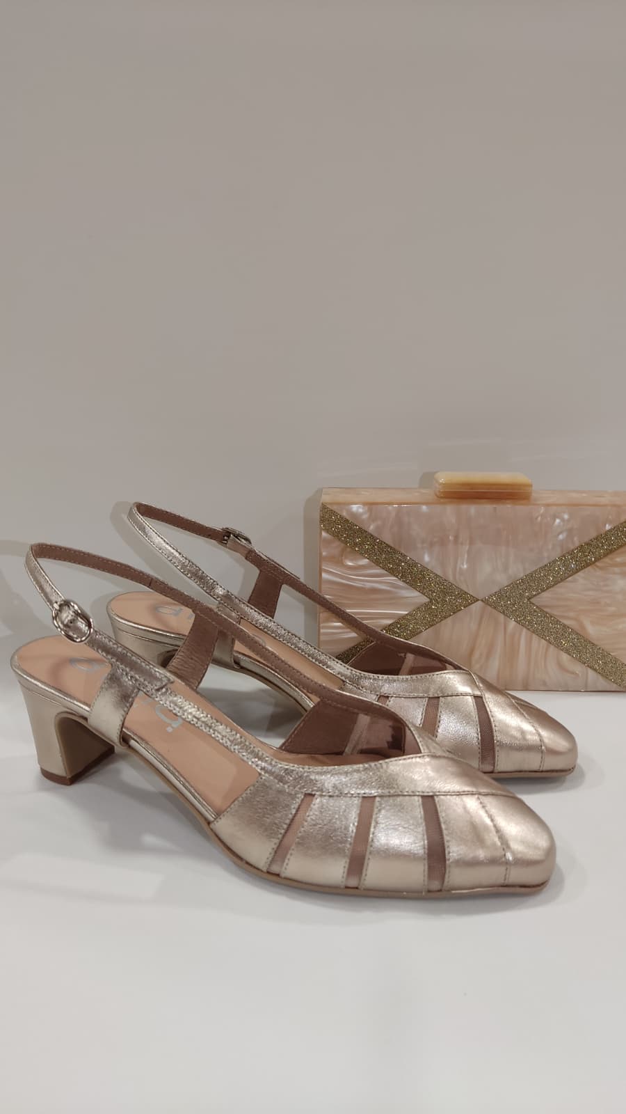 zahira-dibia-dorado-tacones-laura